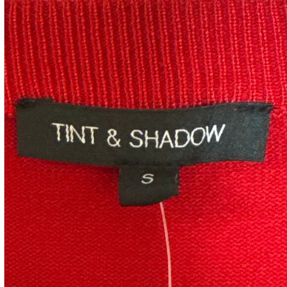 NWT Tint & Shadow Small Red Long Sleeve Scoop Neck Sweater Scoop Hem Button Acc - Picture 4 of 7